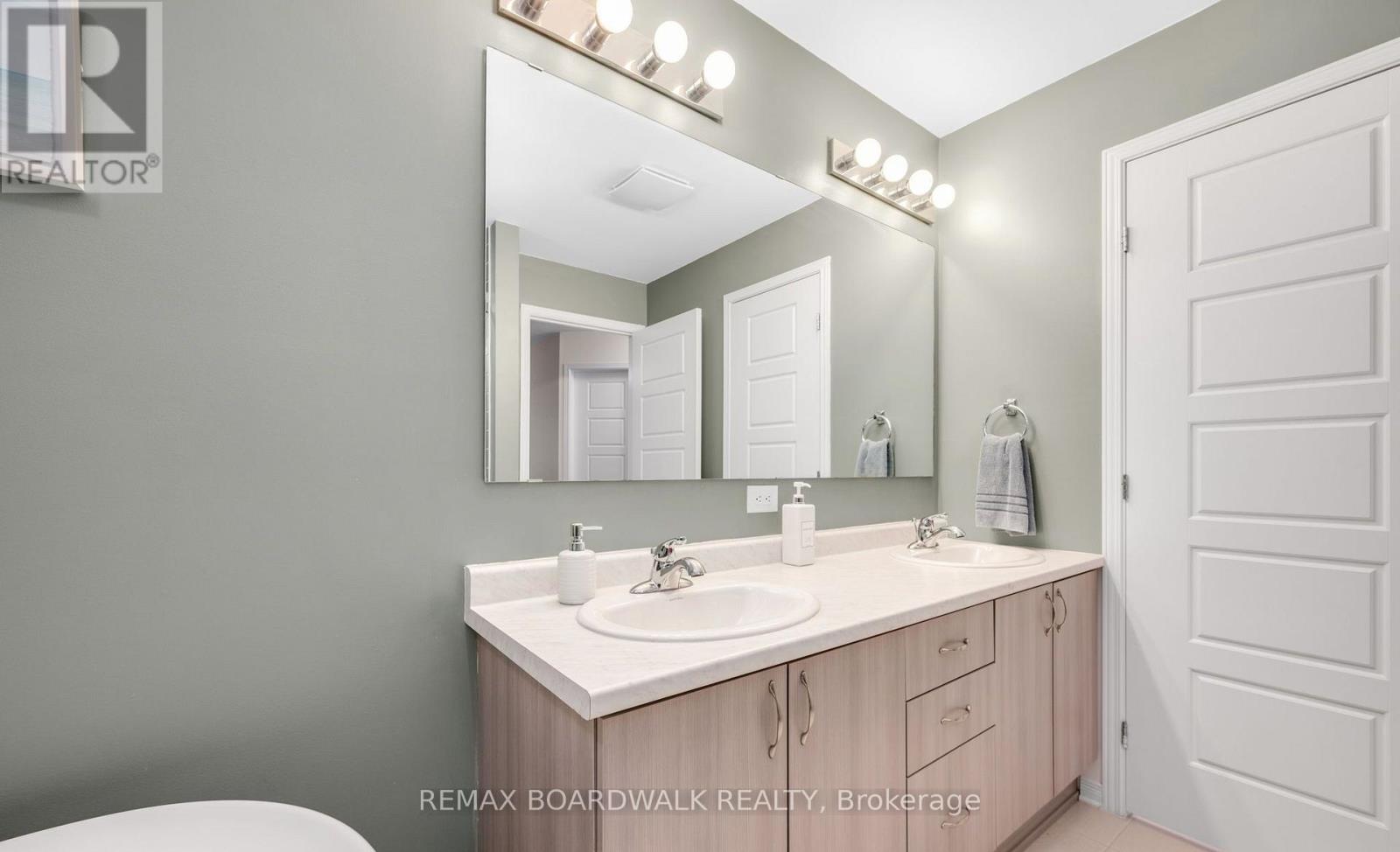 302 Haliburton Heights