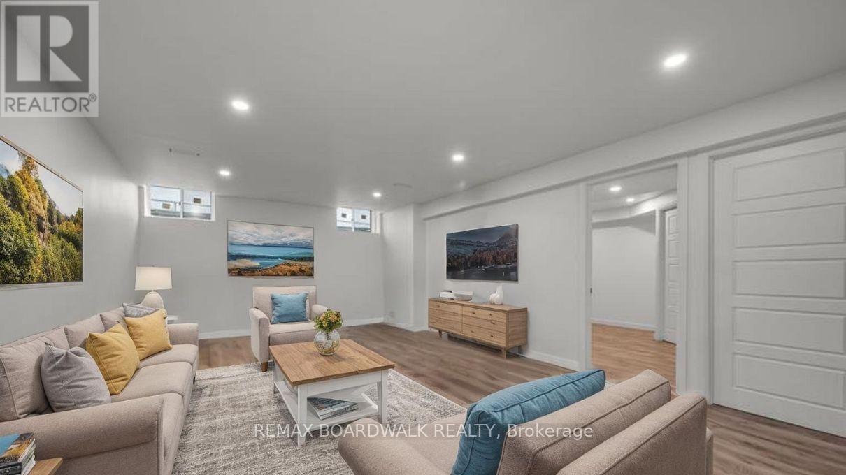 302 Haliburton Heights