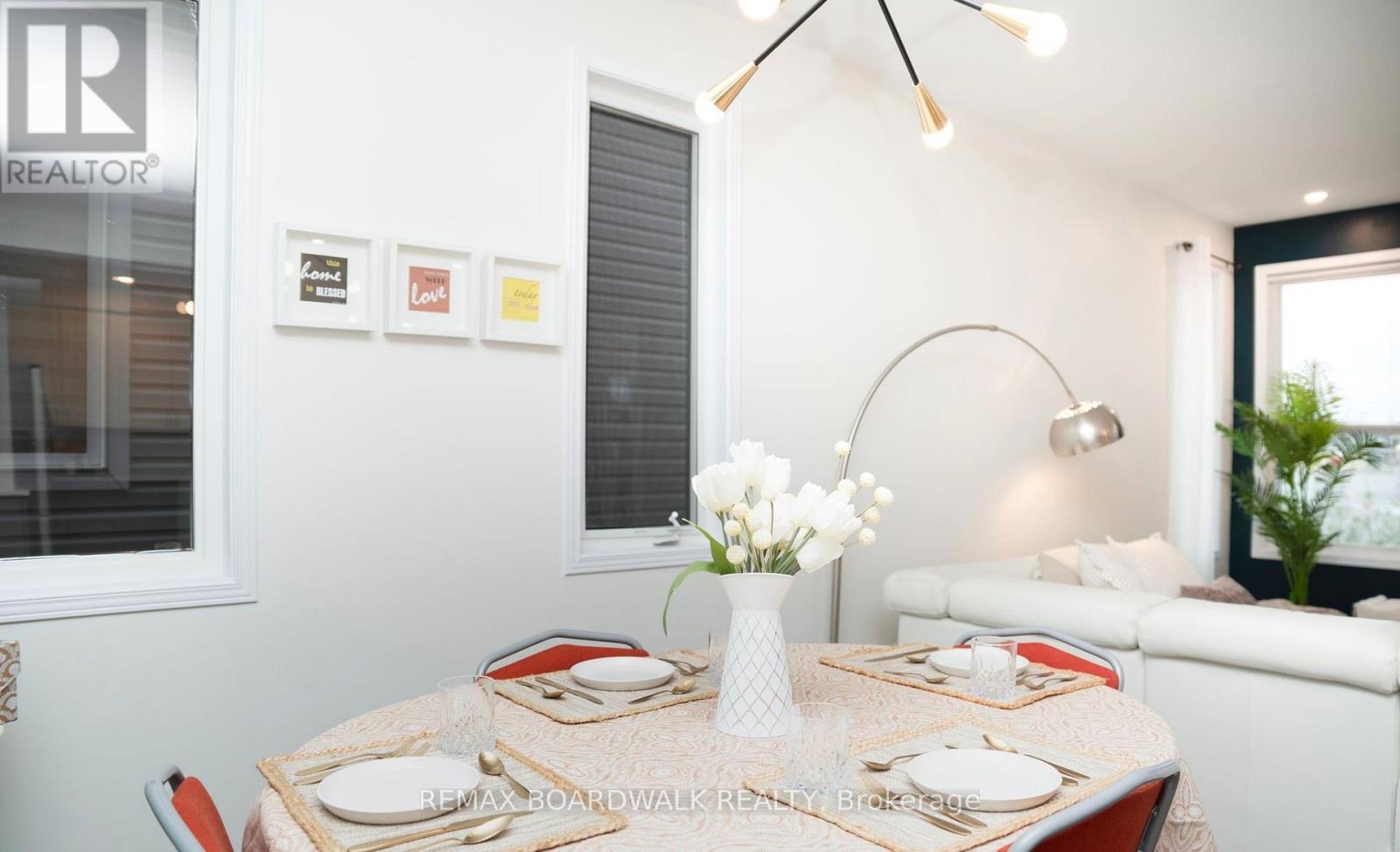 302 Haliburton Heights