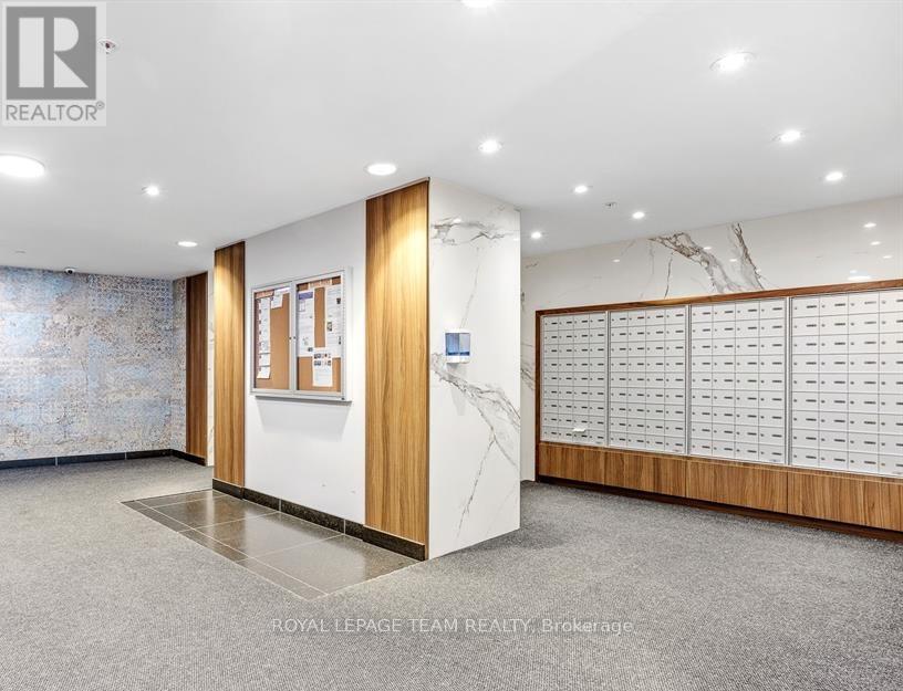 1502 - 805 Carling Avenue