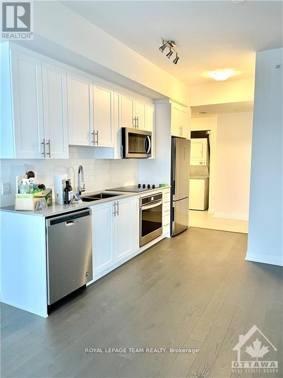 1502 - 805 Carling Avenue