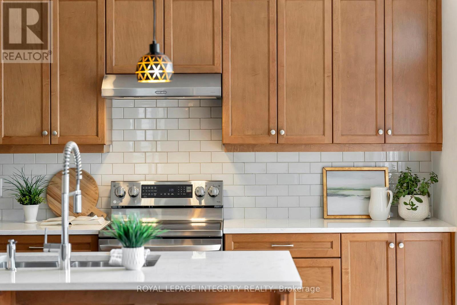 885 Moses Tennisco Street