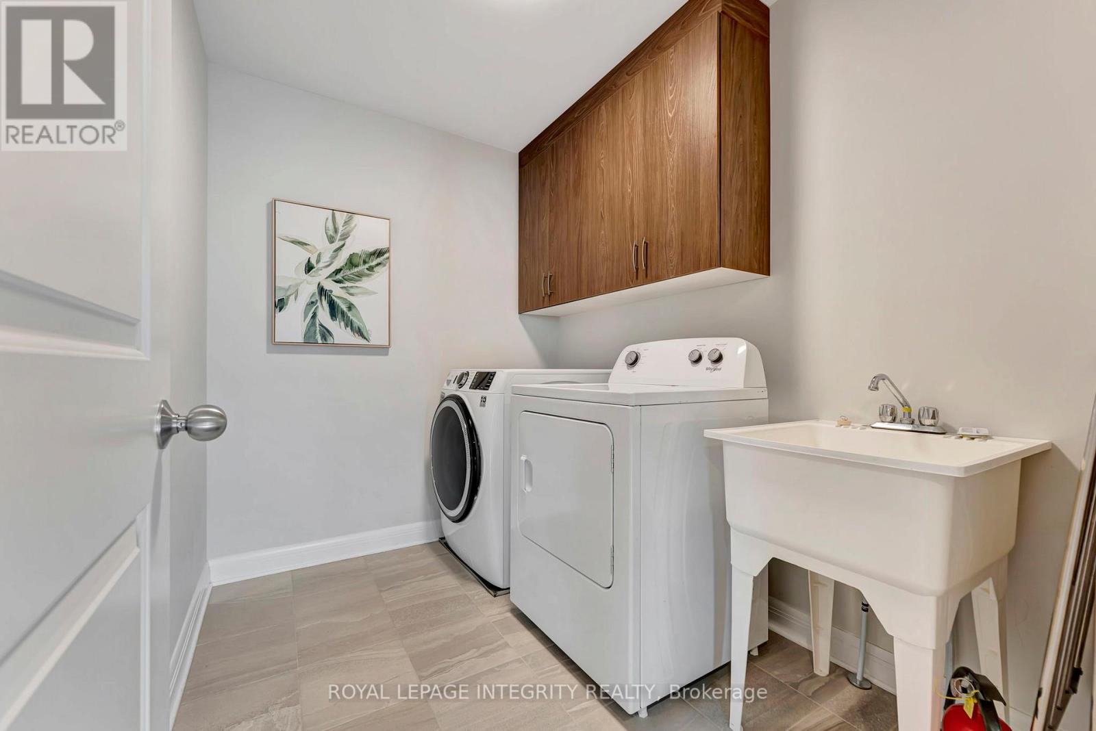 885 Moses Tennisco Street