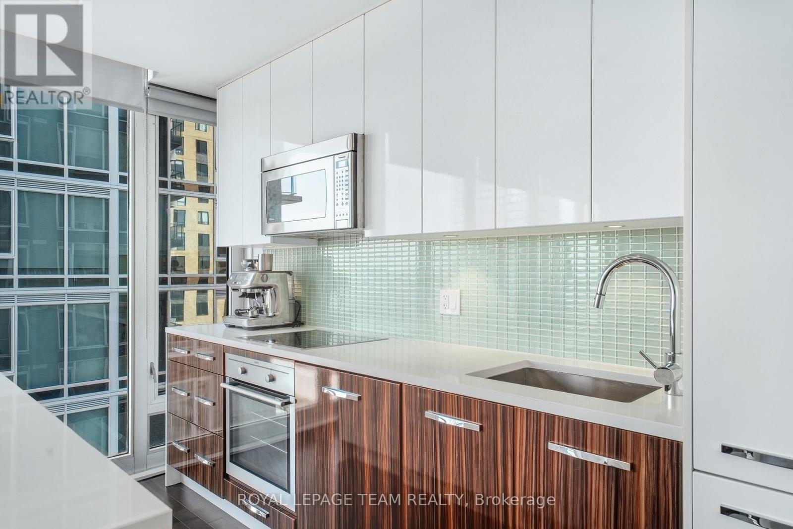 1111 - 111 Champagne Avenue S