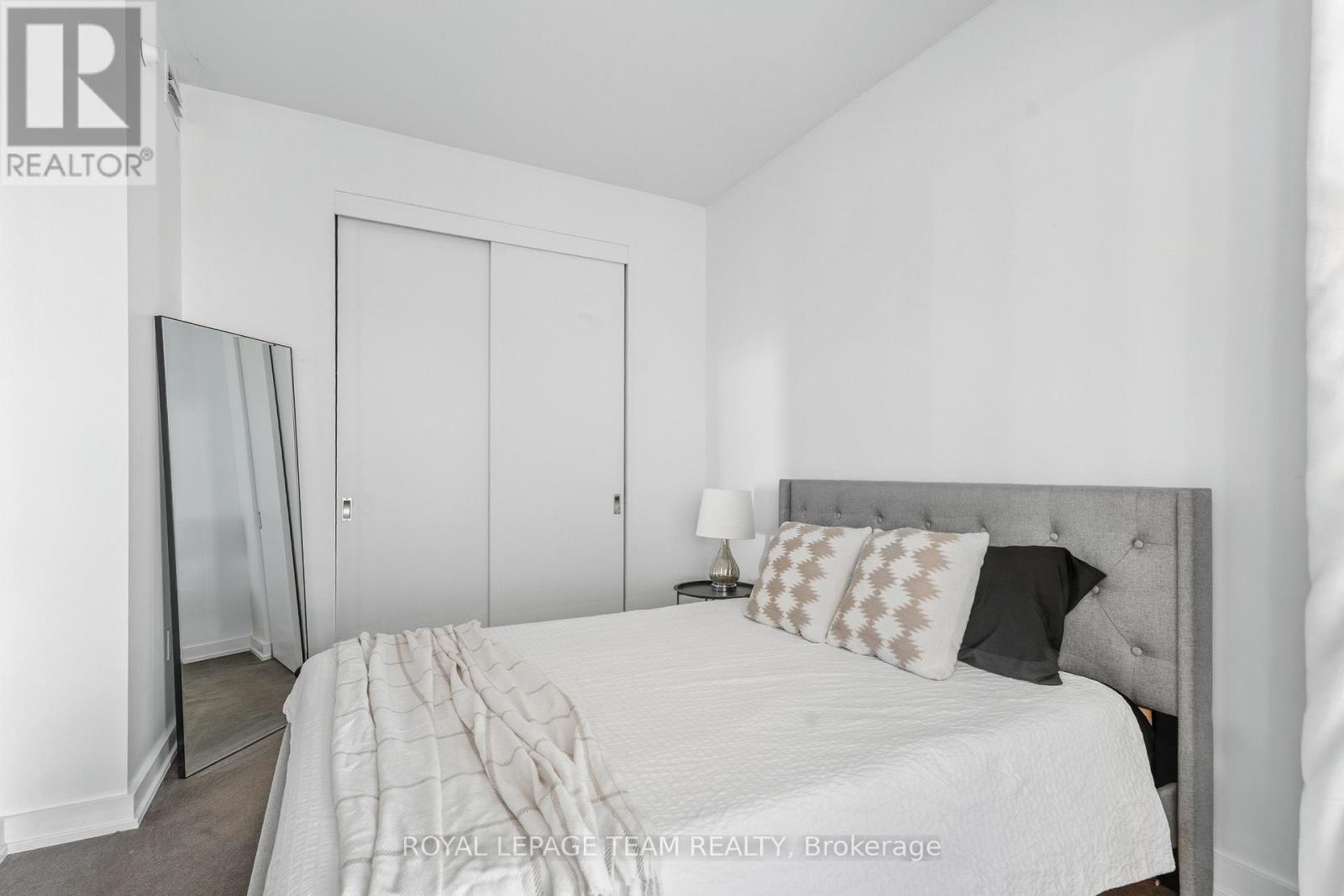 1111 - 111 Champagne Avenue S