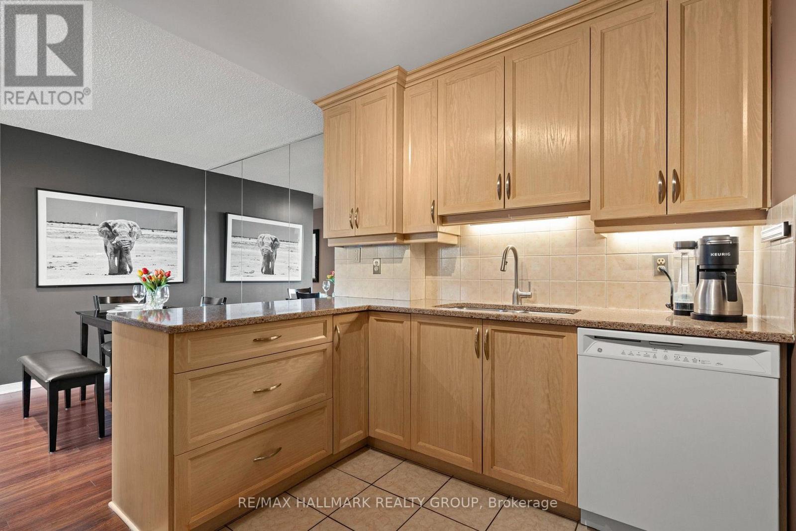 2301 - 500 Laurier Avenue W