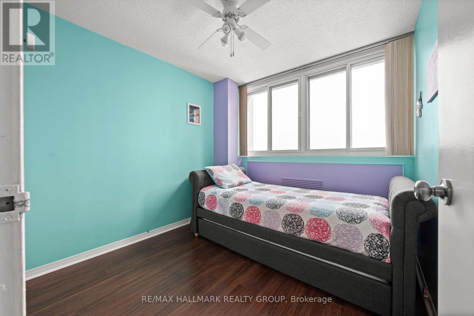 2301 - 500 Laurier Avenue W