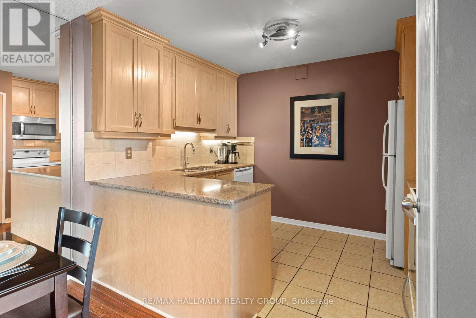 2301 - 500 Laurier Avenue W