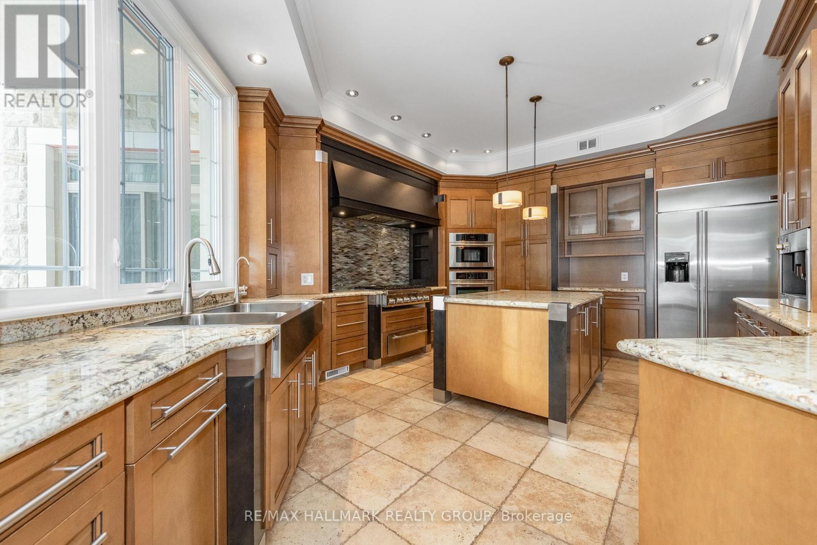 5800 Queenscourt Crescent