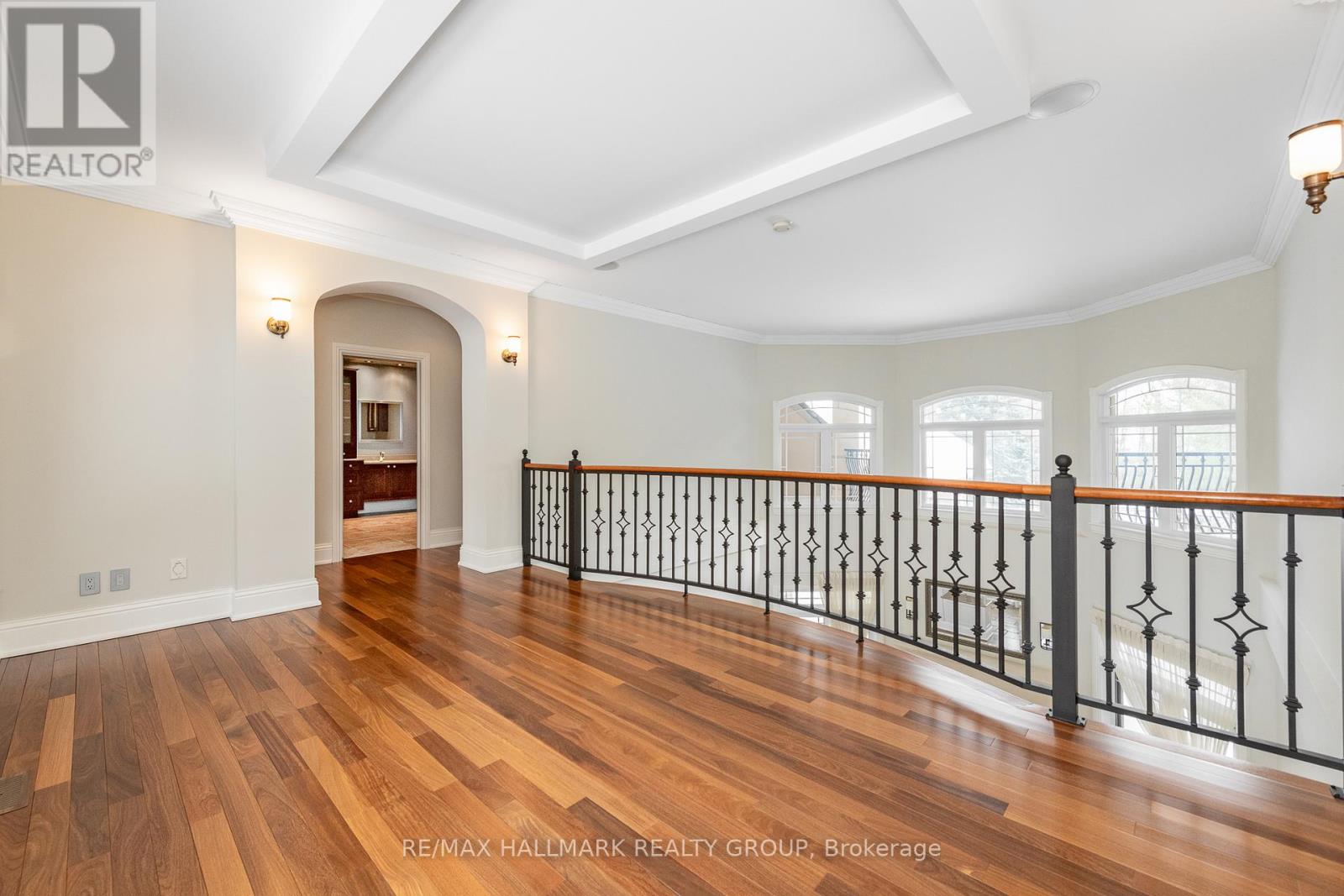 5800 Queenscourt Crescent