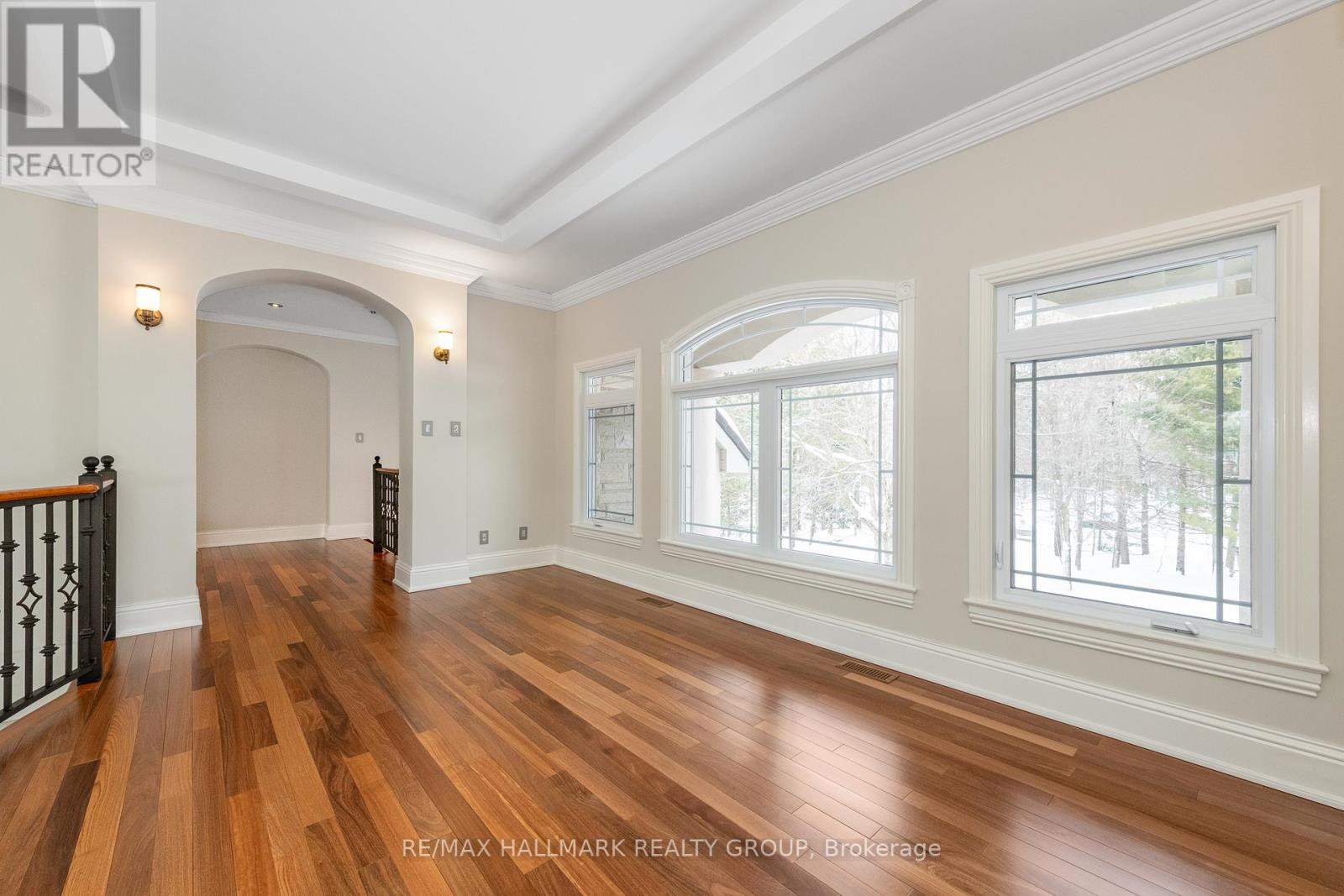 5800 Queenscourt Crescent