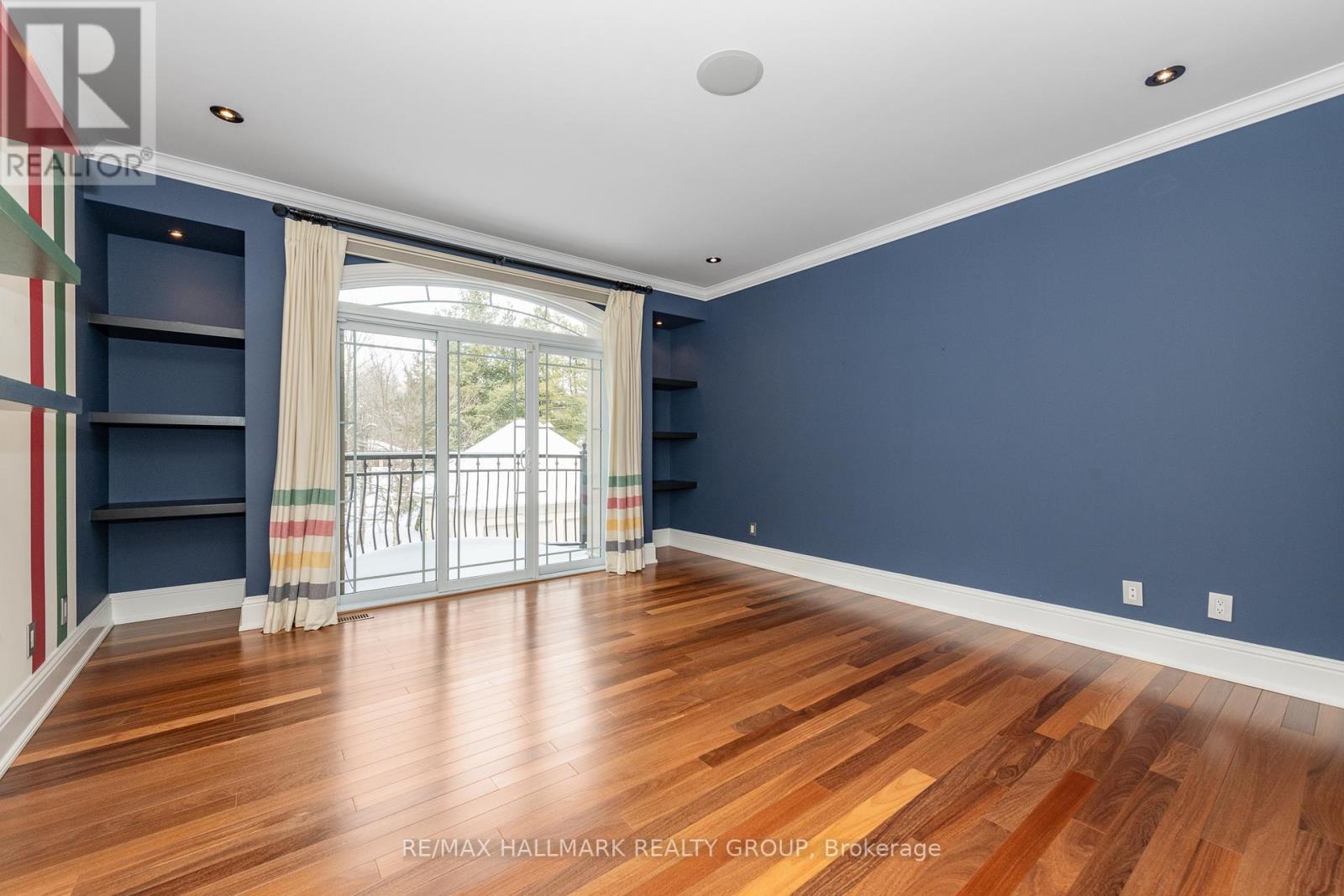 5800 Queenscourt Crescent