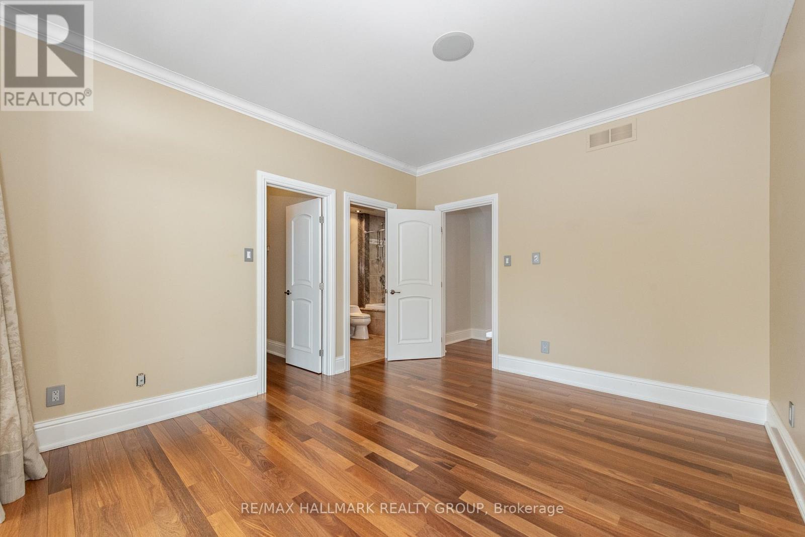 5800 Queenscourt Crescent