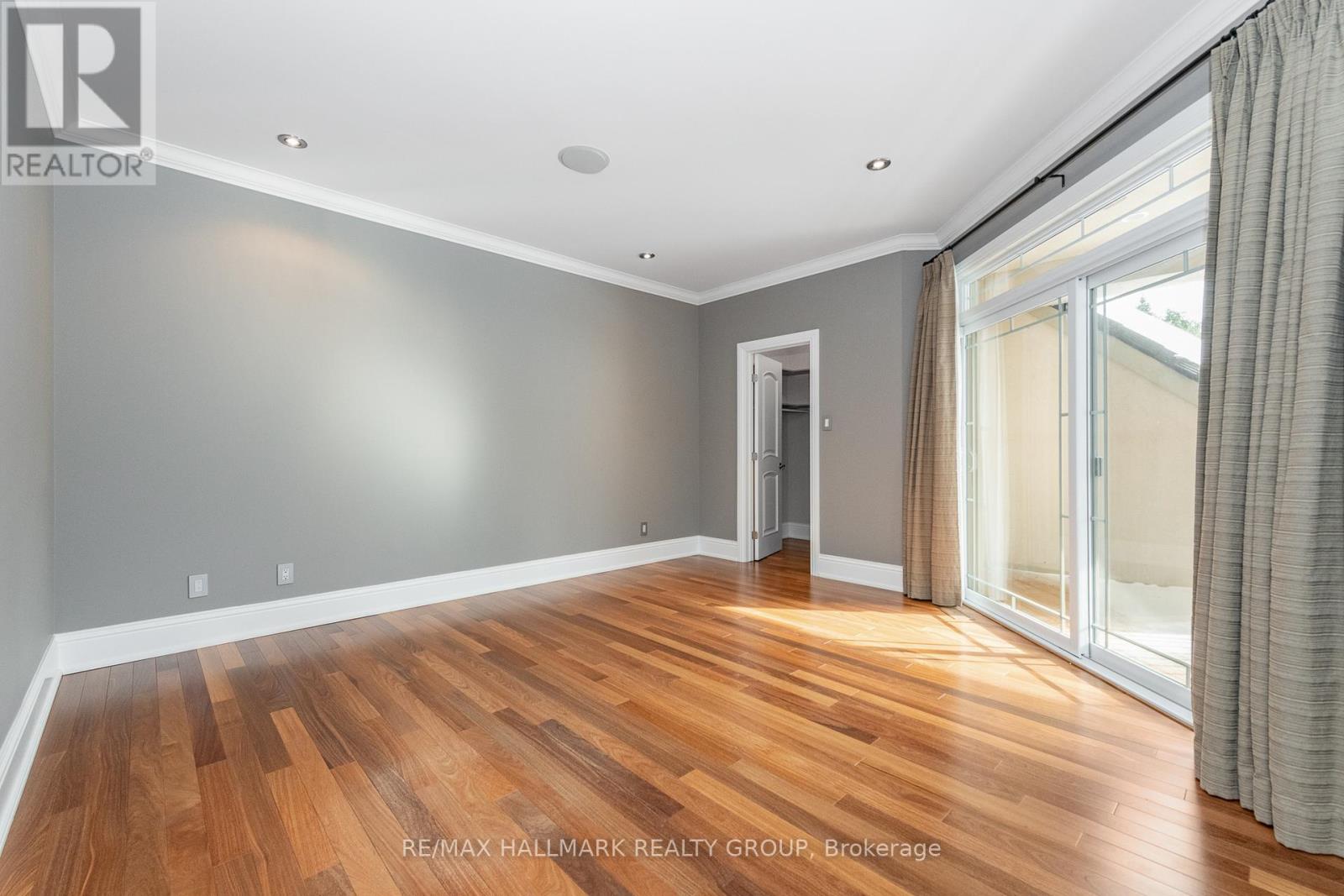 5800 Queenscourt Crescent