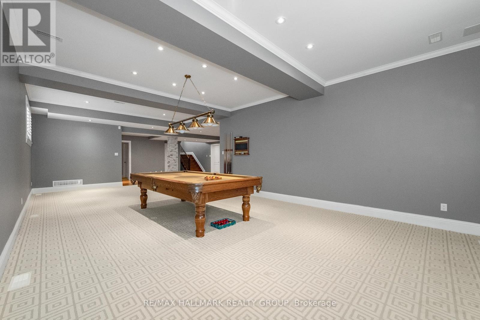 5800 Queenscourt Crescent