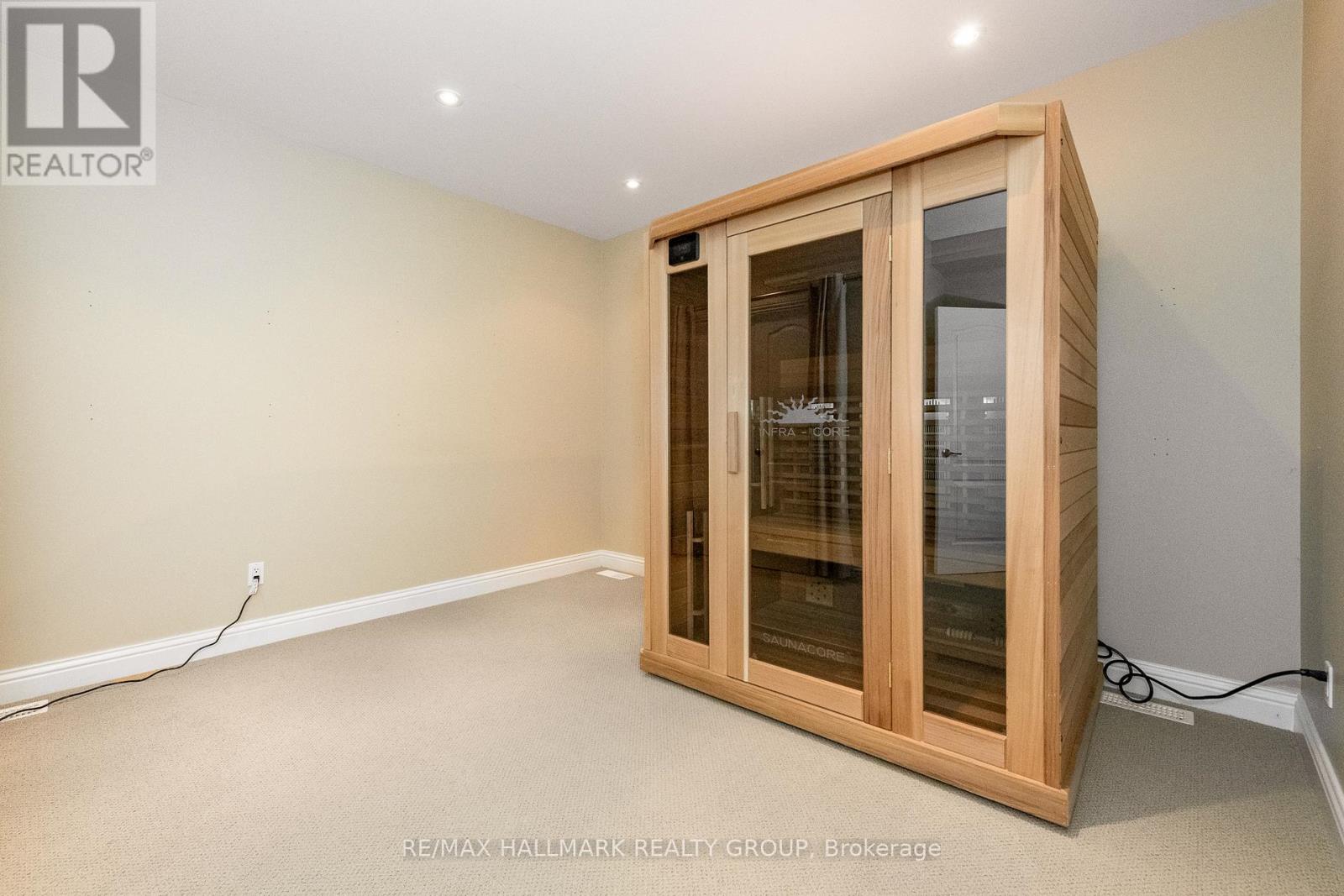 5800 Queenscourt Crescent