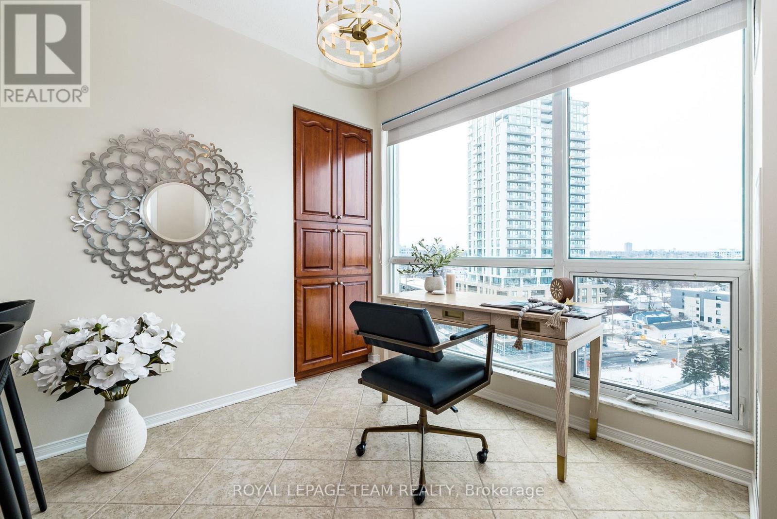 1002 - 38 Metropole Private