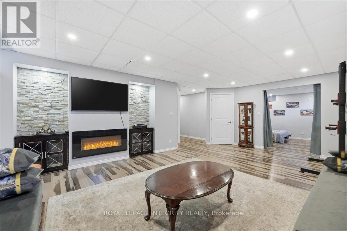 1110 Luesby Crescent