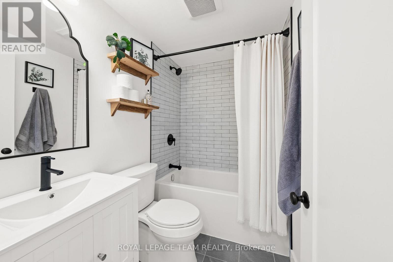 5286 Hillcrest Drive