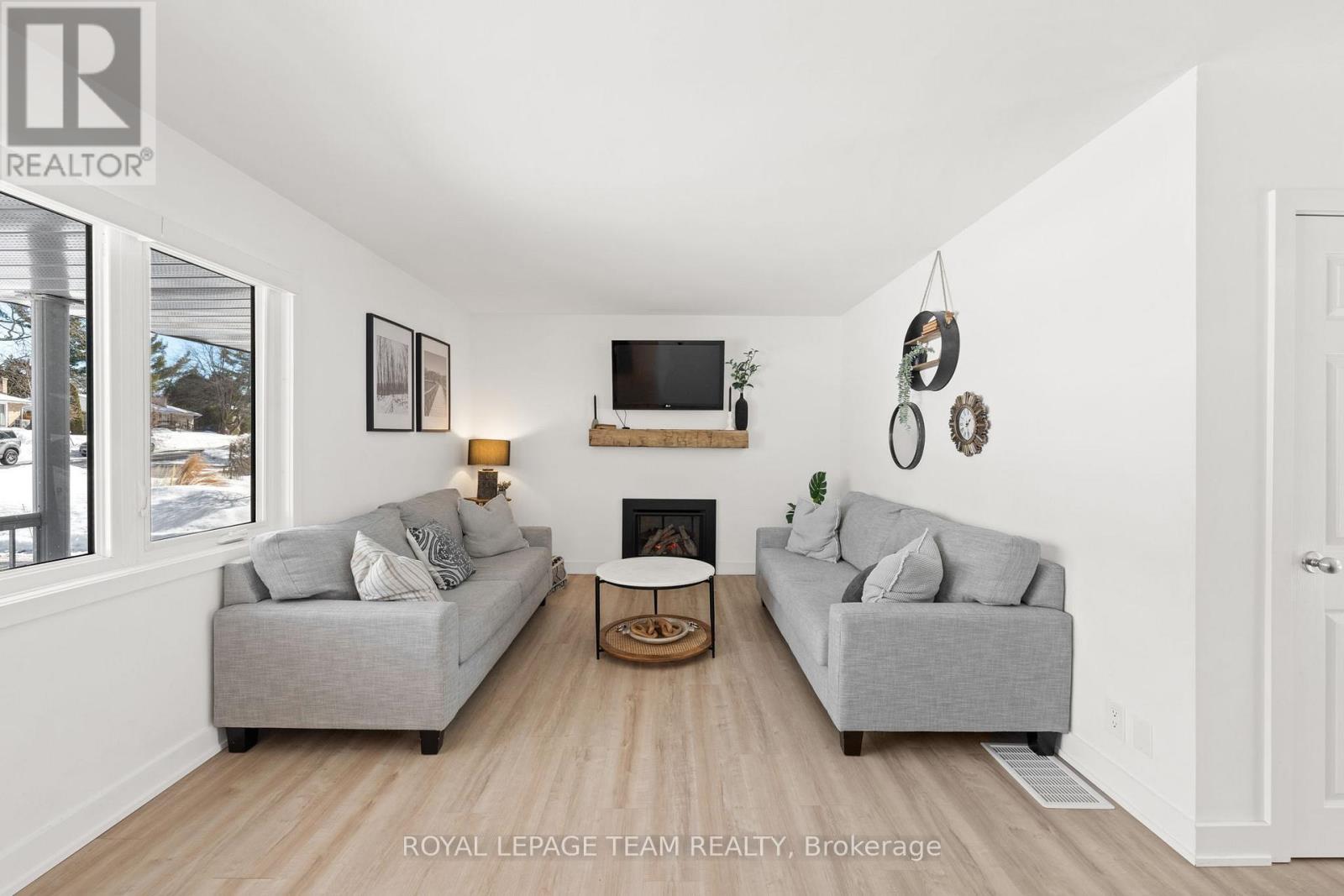 5286 Hillcrest Drive