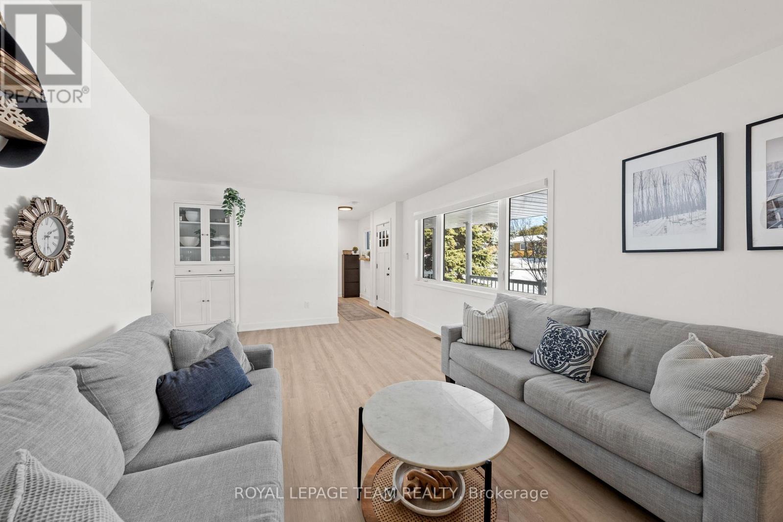 5286 Hillcrest Drive