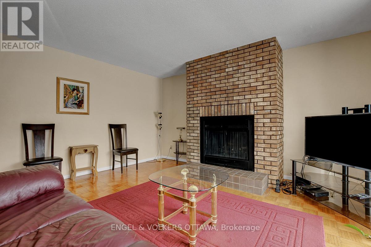 1016 Driftwood Crescent