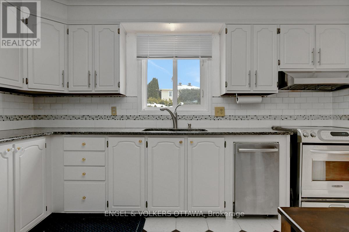 1016 Driftwood Crescent