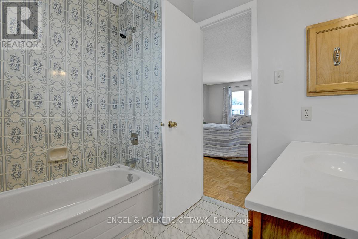 1016 Driftwood Crescent