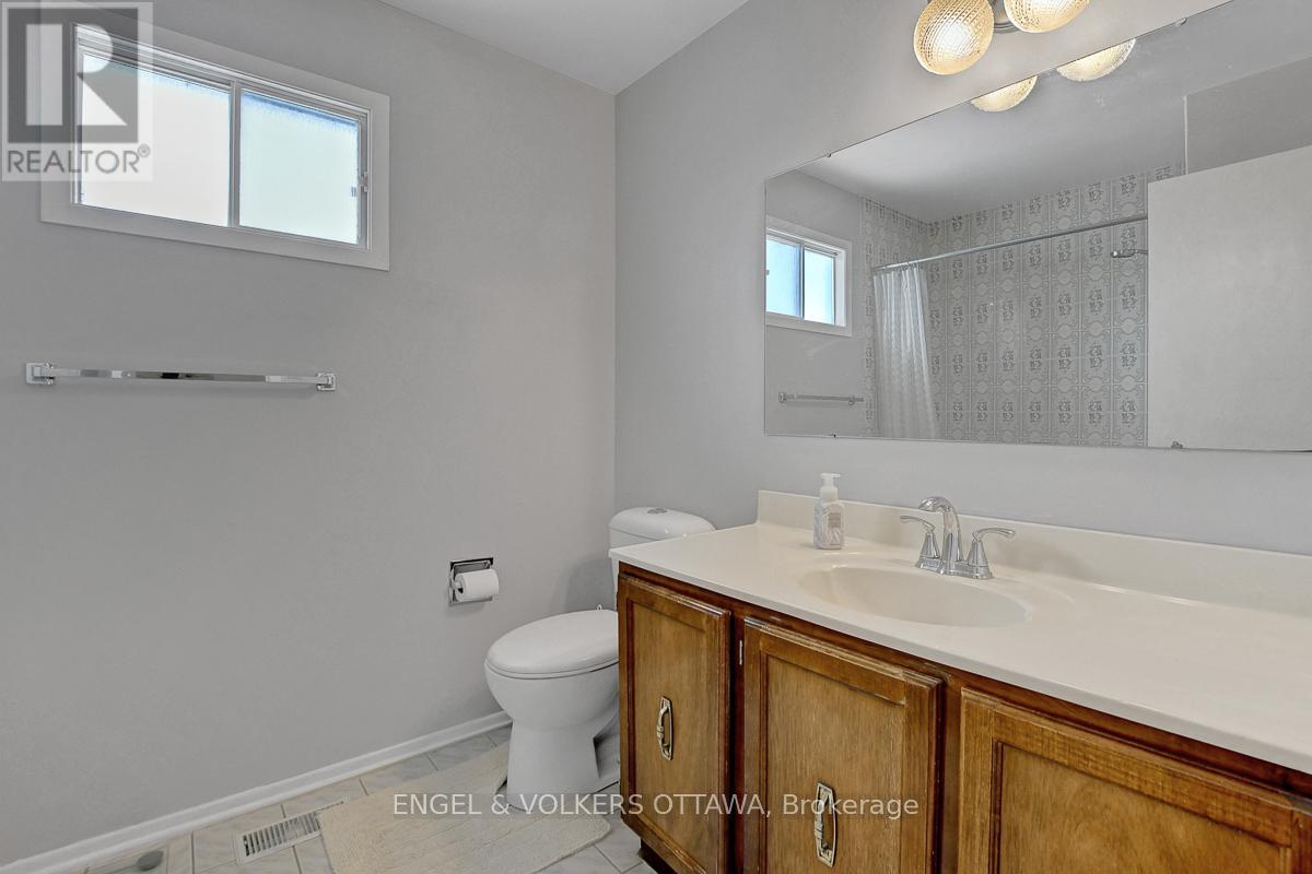 1016 Driftwood Crescent