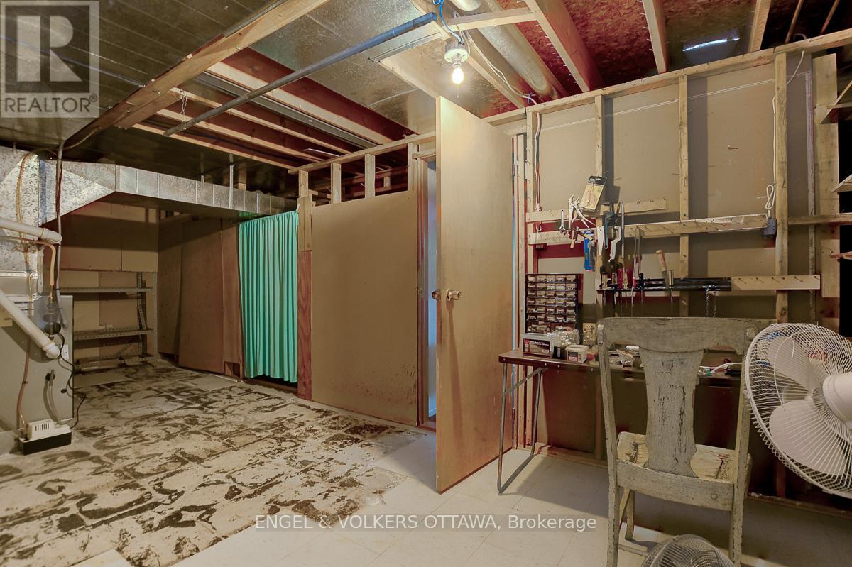 1016 Driftwood Crescent