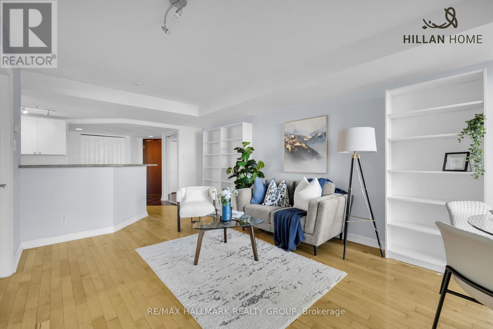 4e - 310 Central Park Drive