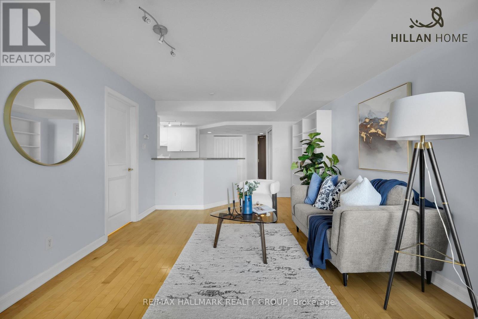 4e - 310 Central Park Drive