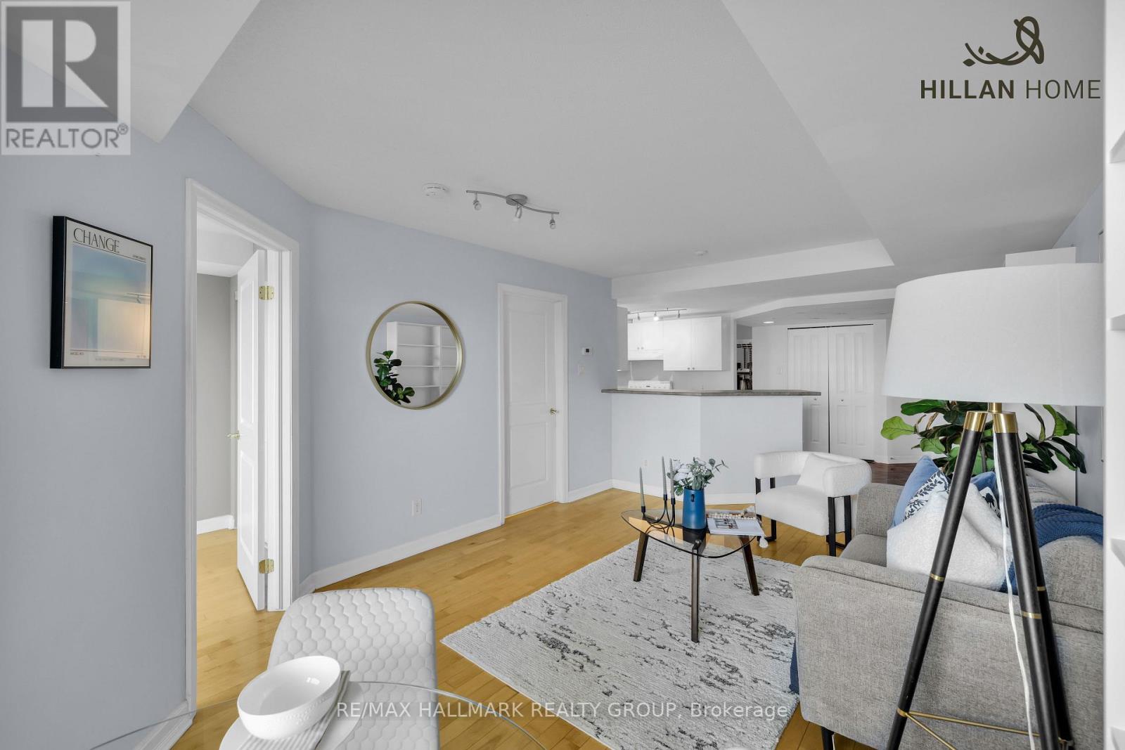 4e - 310 Central Park Drive