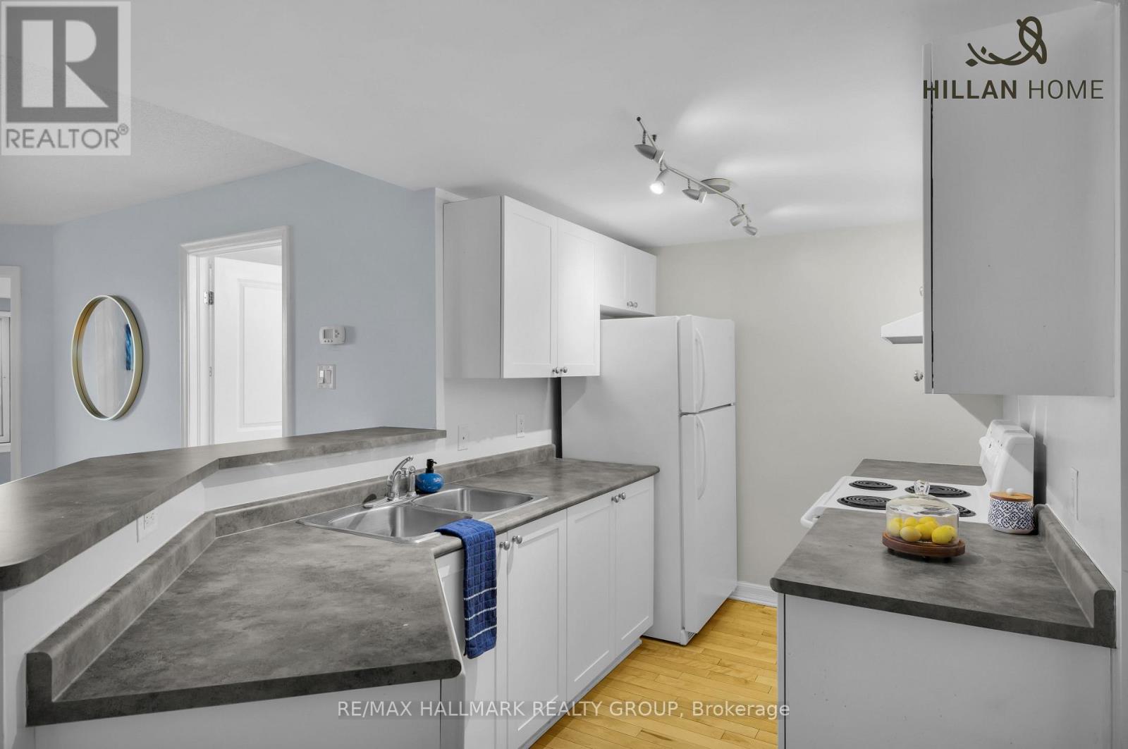 4e - 310 Central Park Drive