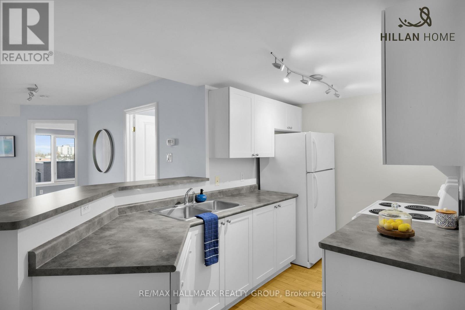 4e - 310 Central Park Drive