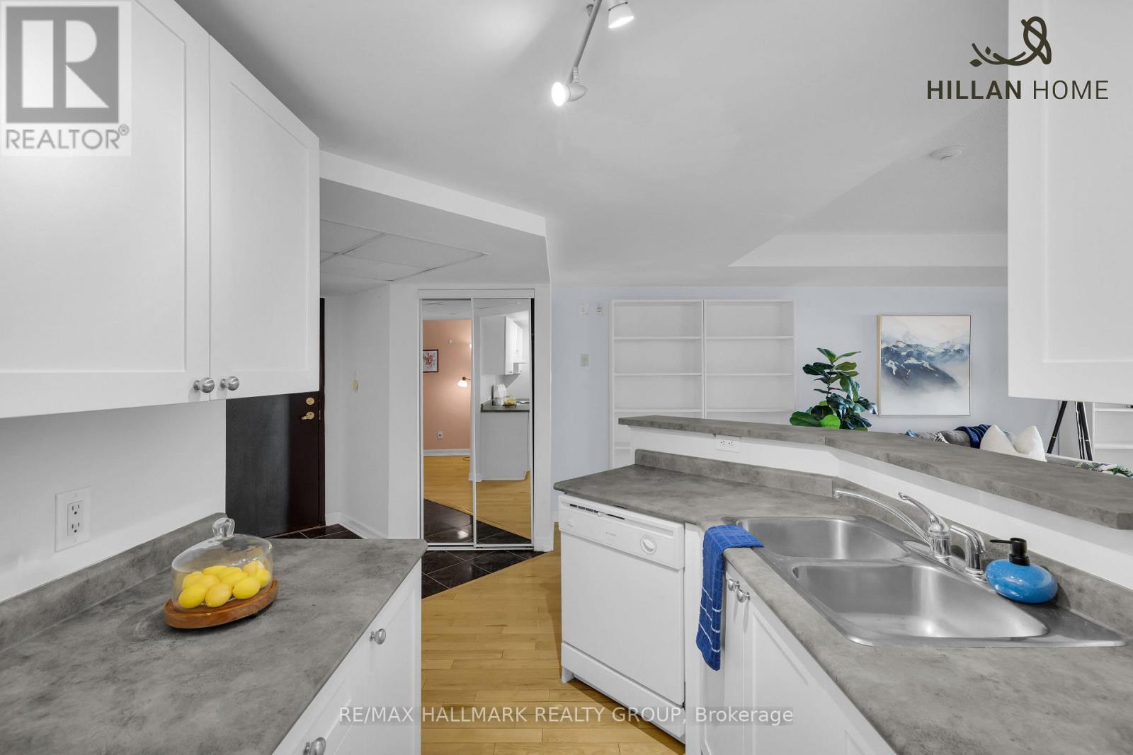 4e - 310 Central Park Drive