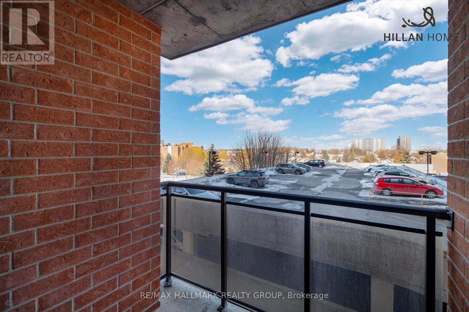 4e - 310 Central Park Drive