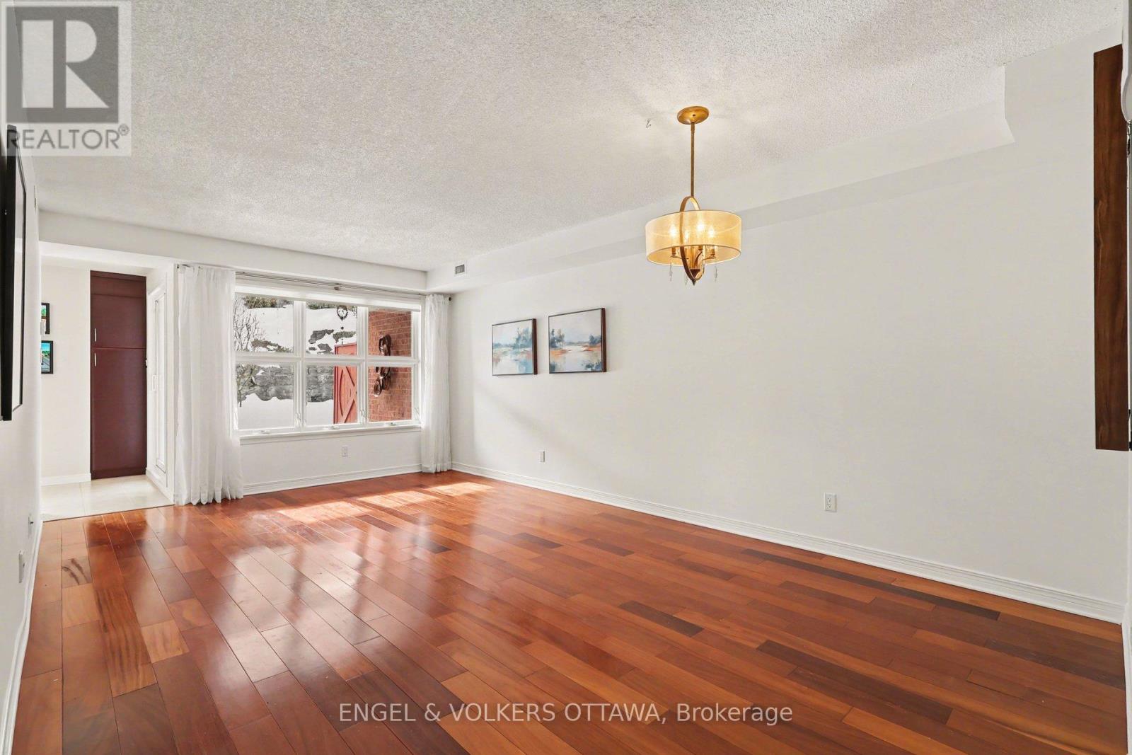 203 - 120 Darlington Private