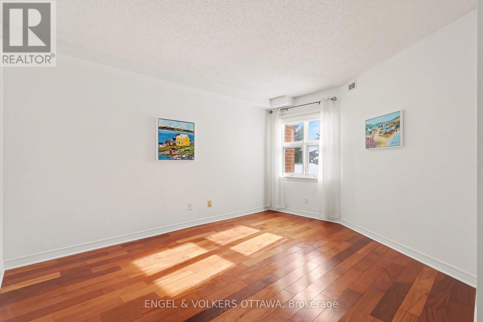 203 - 120 Darlington Private