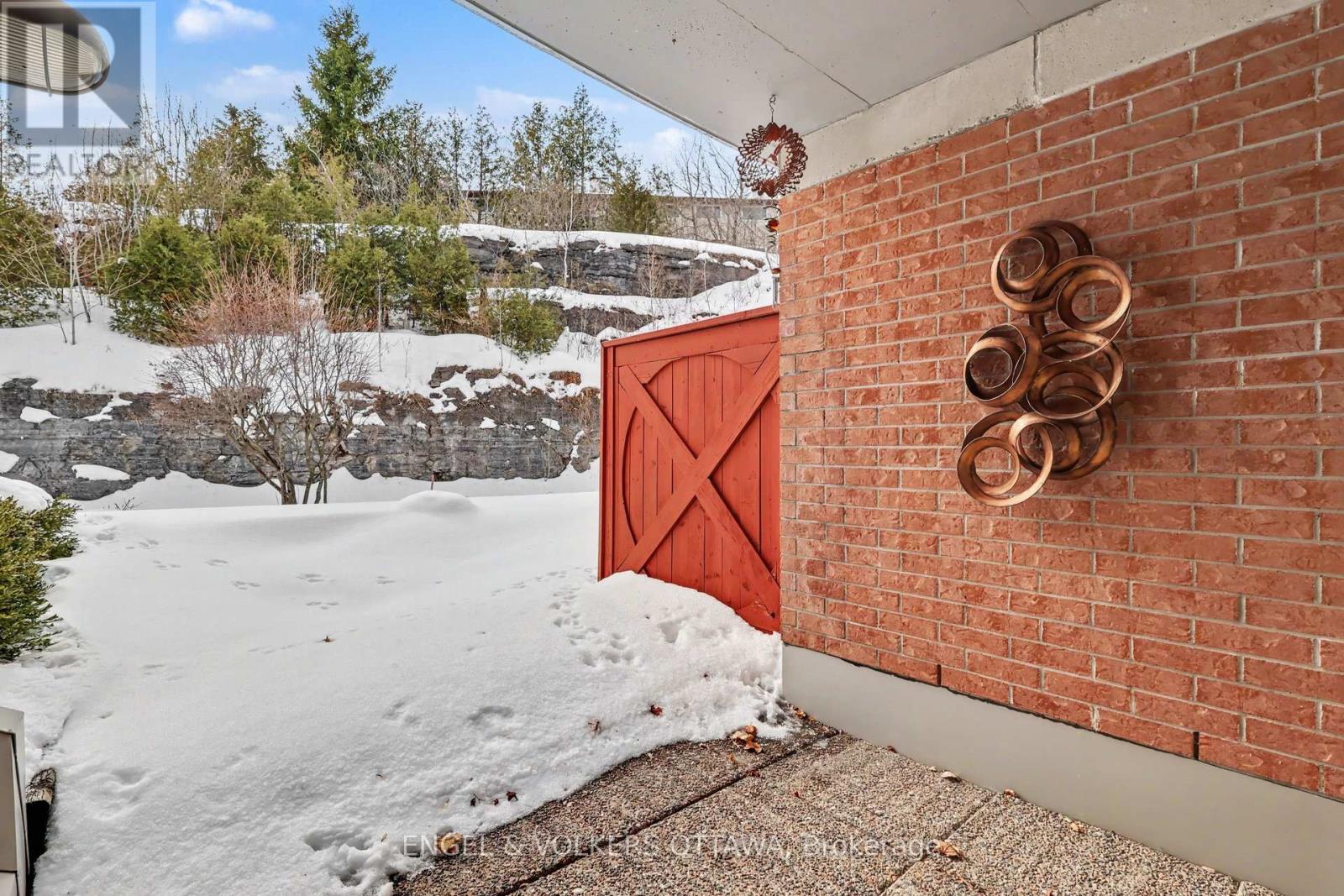 203 - 120 Darlington Private