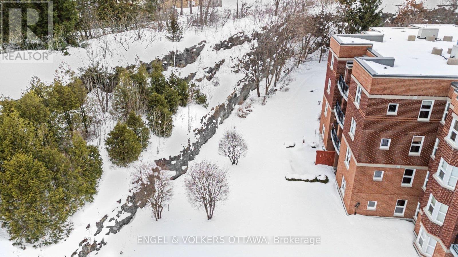 203 - 120 Darlington Private