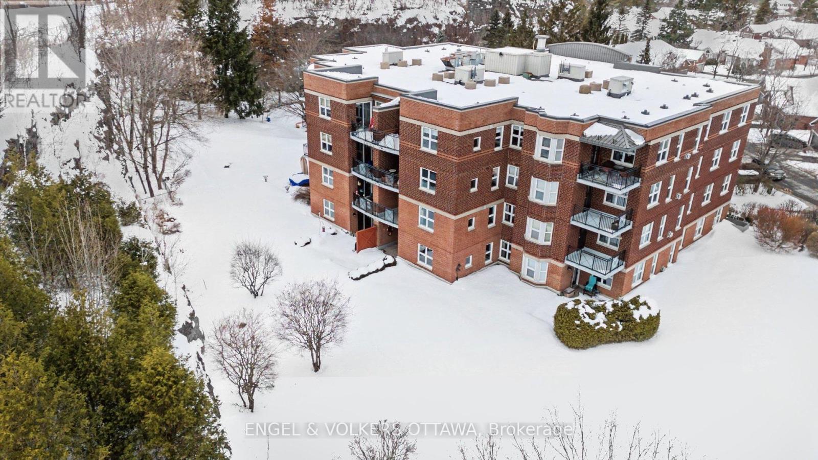 203 - 120 Darlington Private