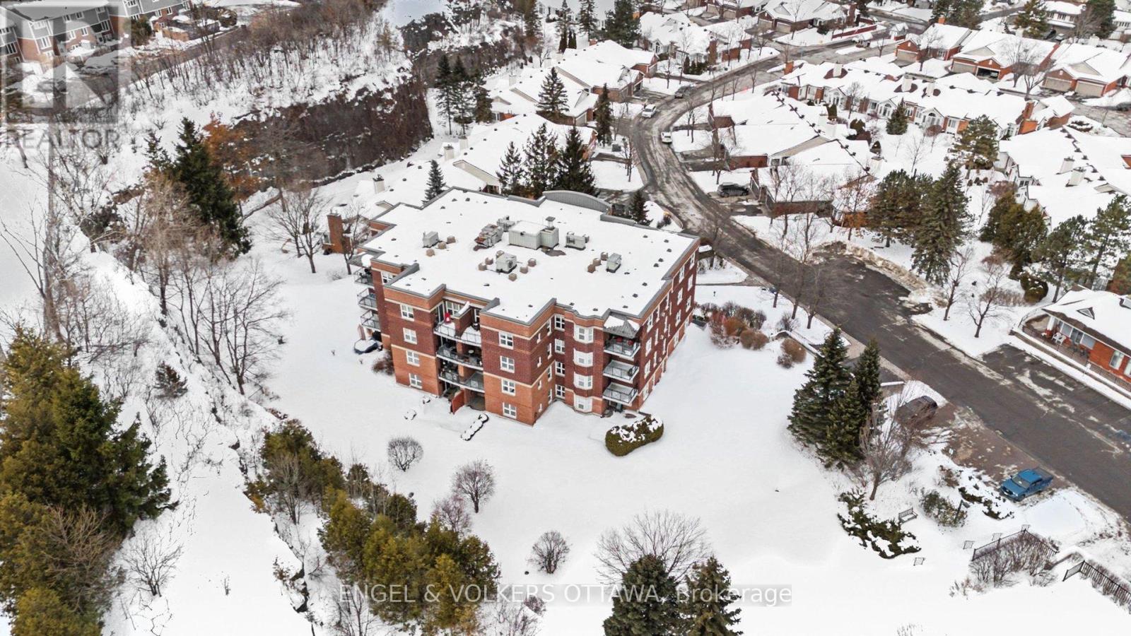 203 - 120 Darlington Private