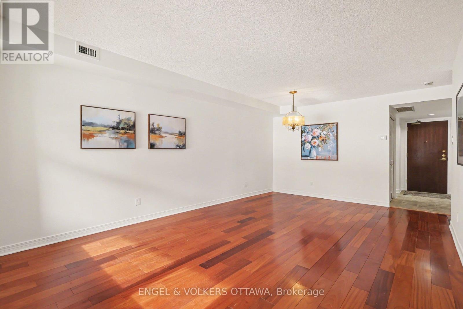 203 - 120 Darlington Private