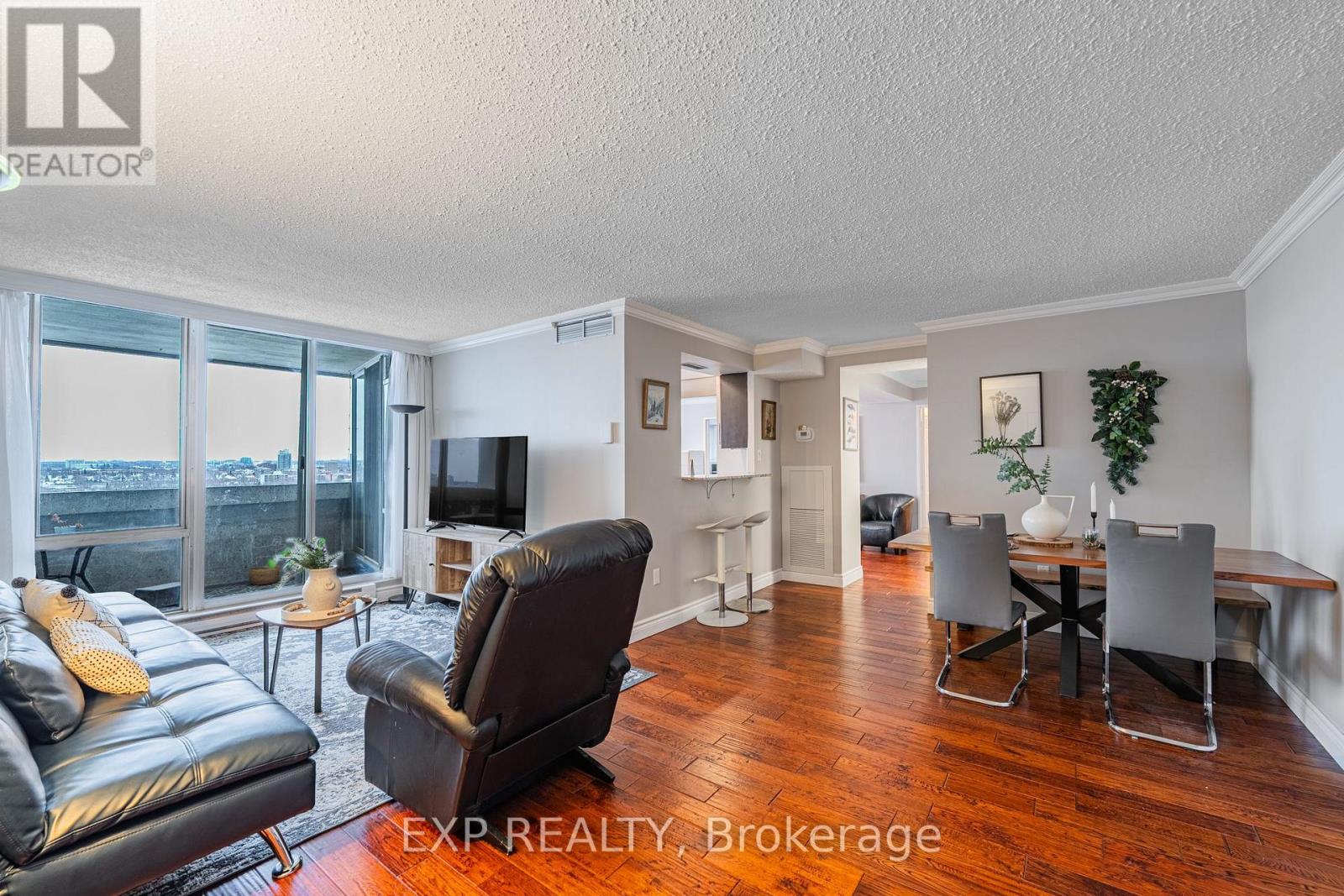 1503 - 530 Laurier Avenue W