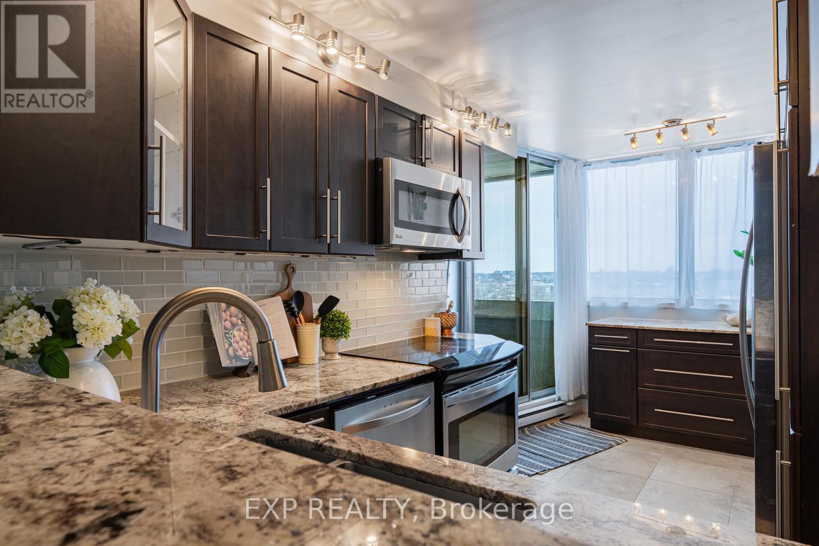 1503 - 530 Laurier Avenue W