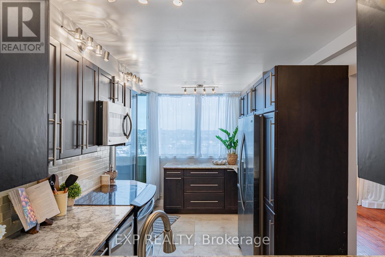 1503 - 530 Laurier Avenue W