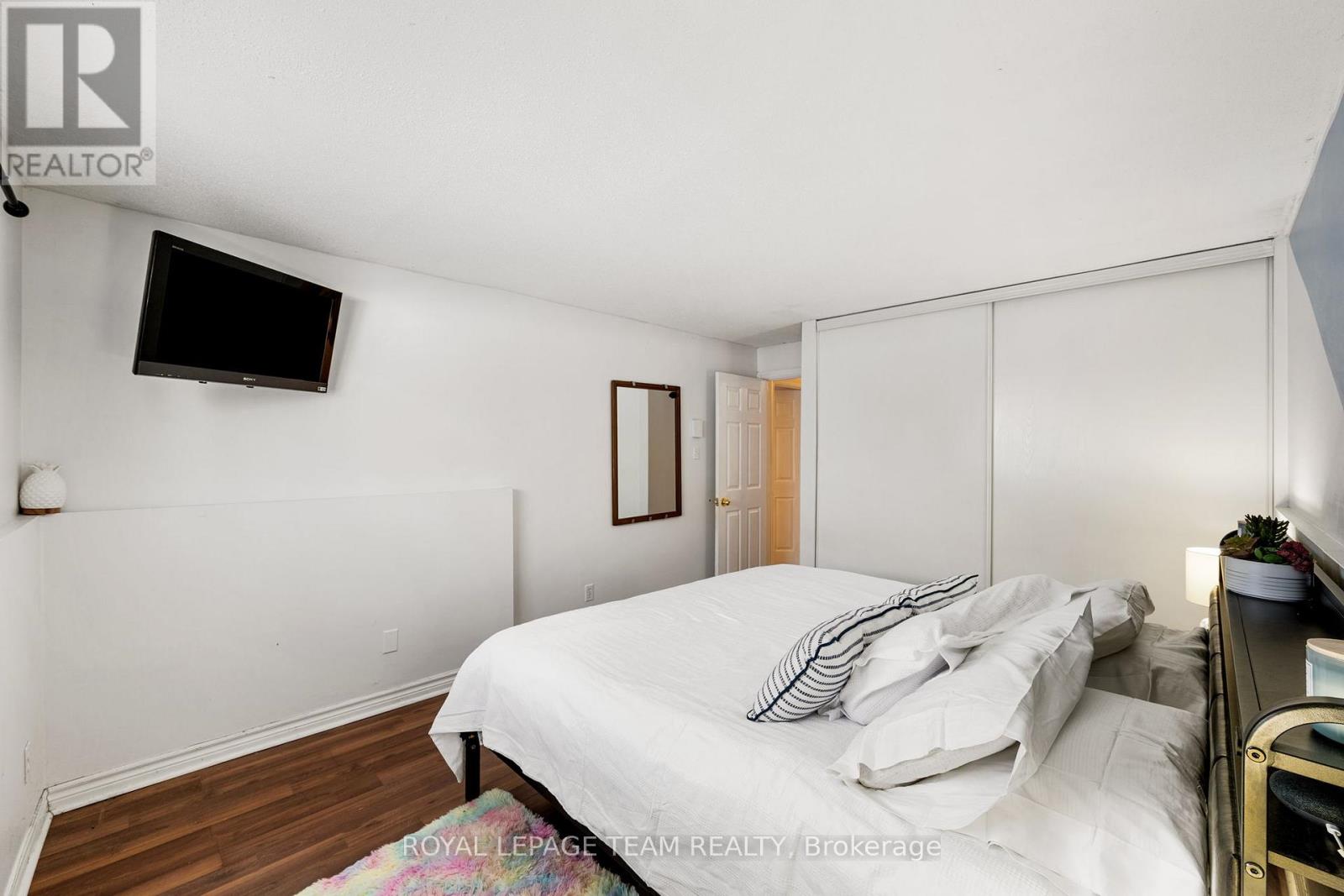 4 - 160 Fenerty Court