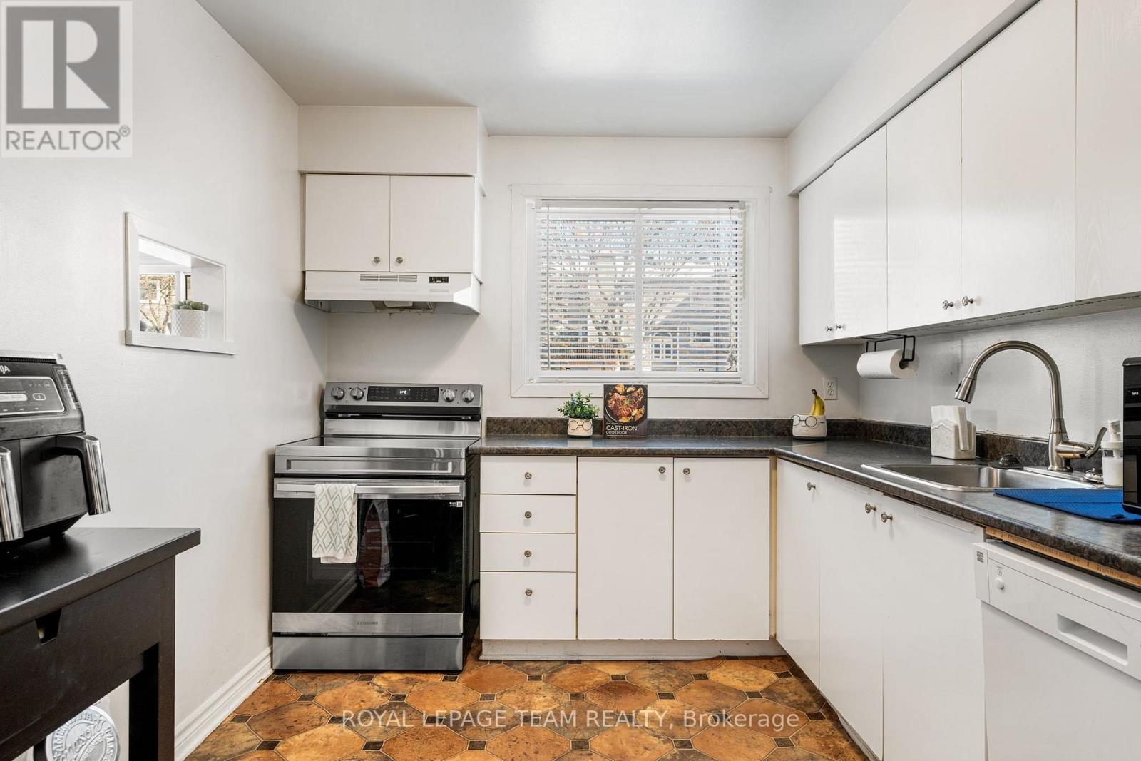 4 - 160 Fenerty Court