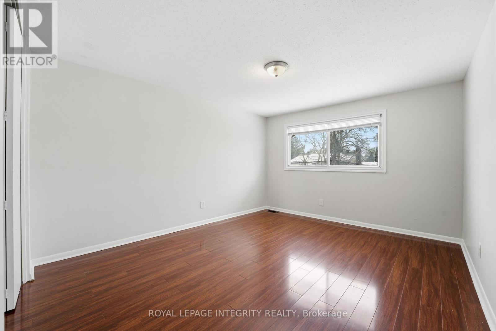 1281 Meadowlands Drive E